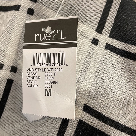 Rue21 black and white blouse size M NWT - Picture 7 of 11